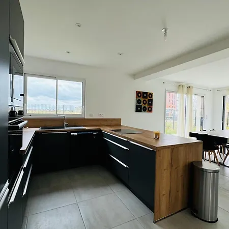 Spacious T4 With Garden In