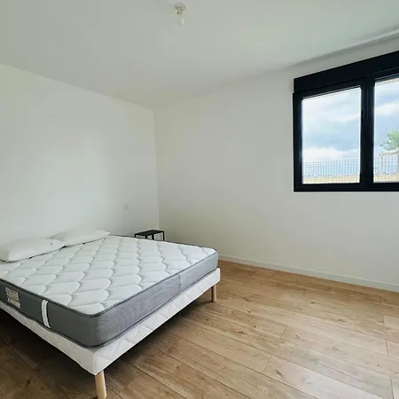 Spacious T4 With Garden In *