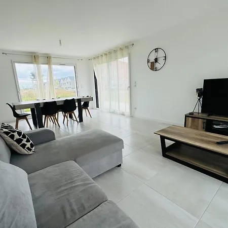 بيت للعطل Spacious T4 With Garden In Giberville